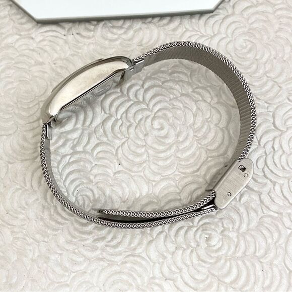 Vintage 1995 Guess Ladies Watch with Adjustable Mesh Band - Picture 10 of 14